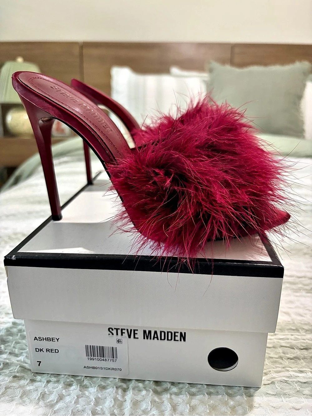 Steve Madden Ashbey Faux Feather Sandal Heels Red US 7